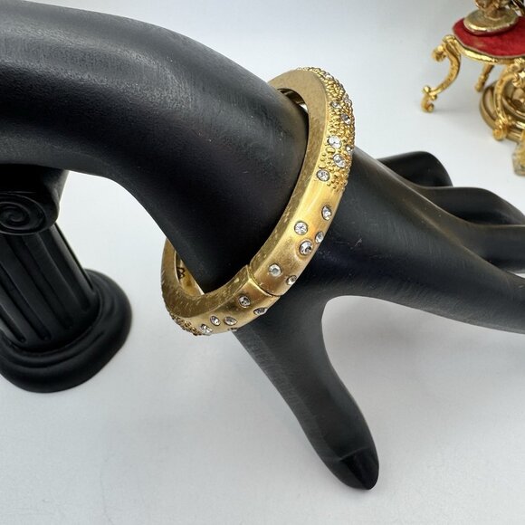 BRIGHTON Gold Tone & Clear Crystals Hammered Hinged Bracelet 6.3/4 - Picture 3 of 10